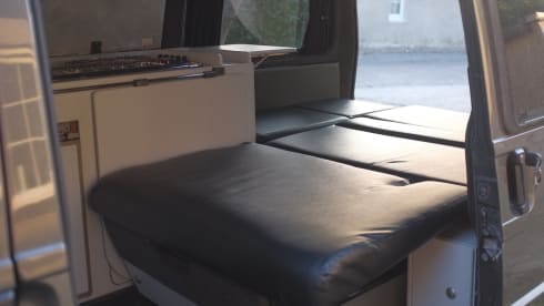 2 berth VW T4 Campervan - *Insurance Included* - 3 miles from INESS AIRPORT