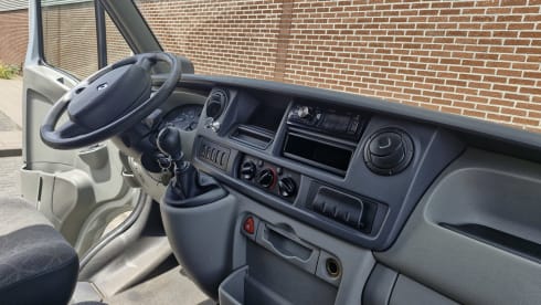 Bella – 3p Renault campervan uit 2010