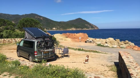 Camper Volkswagen per 4 persone, modello 2026.