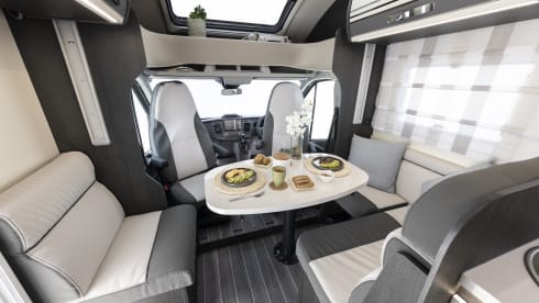 Arlo – New 2025 5 Berth off-grid Motorhome
