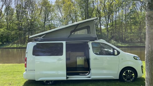 P-458-JD – 4p Fixxter campervan from 2022