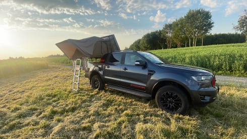 Ford Ranger – Ford Ranger pickup with tow hitch