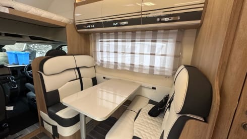 Bee – Fabulous six berth, five seat belt spacious motorhome 