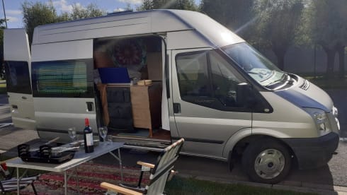 Nomadje – 2p Ford bus uit 2010