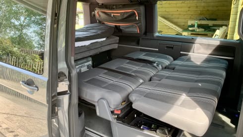 Multivanspecial – 4-seater Volkswagen bus from 2013