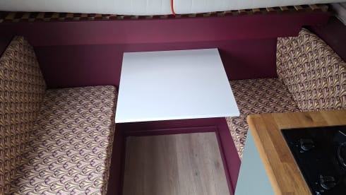 Renault-Bus mit 2 Sitzplätzen aus dem Jahr 2016