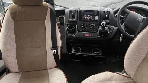 Northern Lights – Peugeot campervan met 4 slaapplaatsen uit 2012