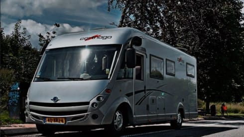 Edens Wanderlust – Luxury camper with every convenience, a dream on wheels!