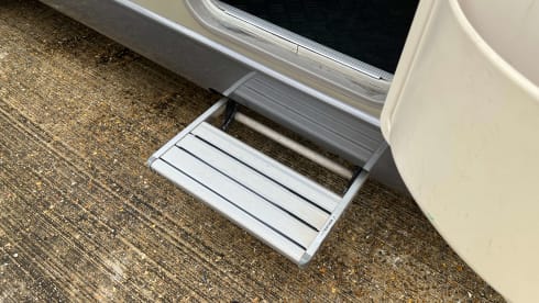Burt – 4-Bett-Boot, Bürstner, teilintegriert ab 2015