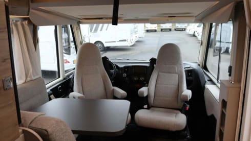 Very nice 4-6p Hymer integrated from 2021