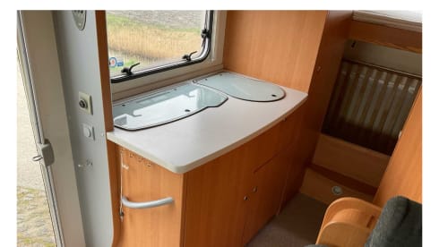 Rolling Happiness – 5p Renault alcove from 2008