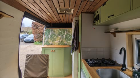 Reggie – 2 berth Peugeot bus from 2016