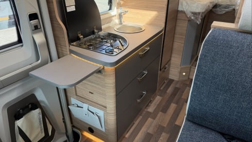 L119VP – Luxury modern 4-person Weinsberg integrated motorhome from 2026. Unlimited mileage!