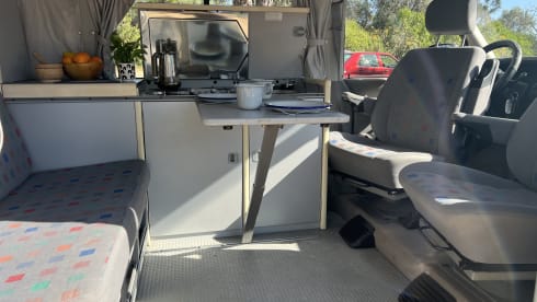 Piet – Volkswagen transporter (2,5 liter 102HP) T4 California for 2 or 4 persons