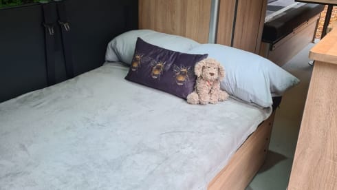 Bolt – 3-4 berth Mercedes-Benz camper