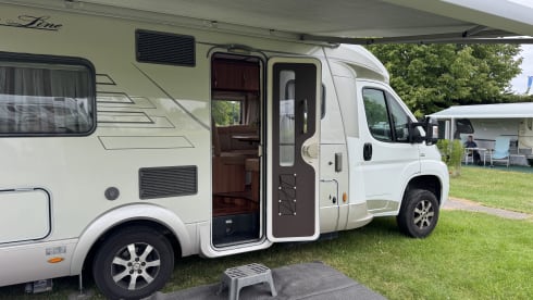 Camper Champagne – Hymer T 654 CL Exclusive Line