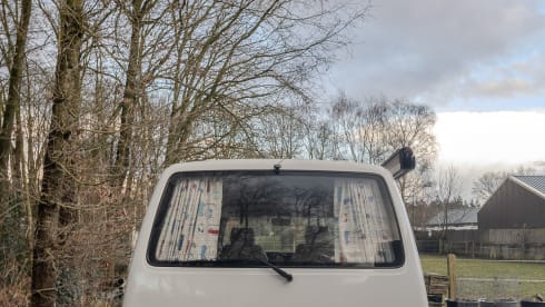 Waves – 2p Volkswagen bus uit 2003