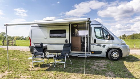 luxury bus camper automatic with French bed
