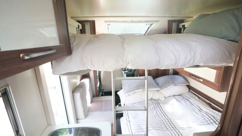 Roscoe – Luxury motorhome - sleeps 6 - Includes Insurance