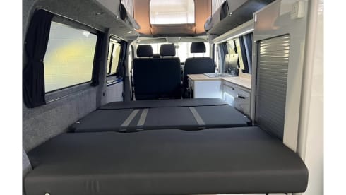 Noah – VW LWB Campervan 4 berth