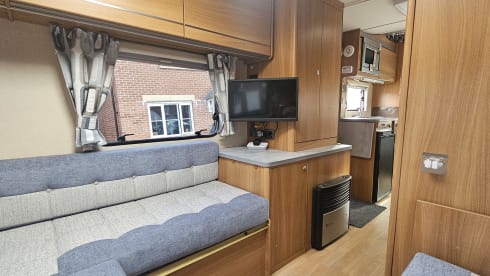 Sweeney – 5/6 berth Swift Escape 686