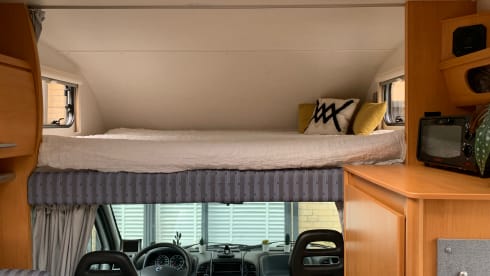 Hymer spacious 6p family camper with bunk beds