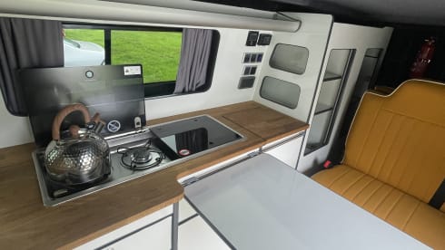 stravaig – Ford transit custom Campervan 4 berth