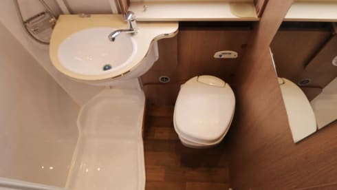 Spacious family motorhome: Mc Louis Glamys 22