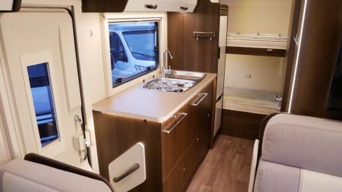 Ford CI Alcove, 6-Persons sitting / sleeping places!
