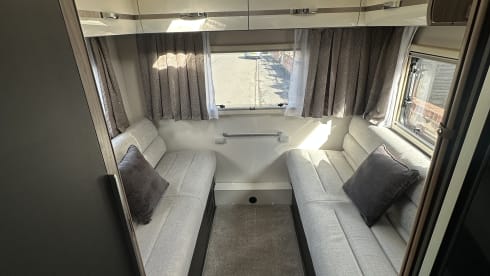 Taylor  – 5 berth Ford voyage 475! 