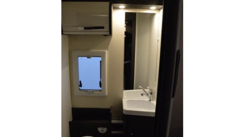 Roadhouse camper naam roadsurfer – 4p Roller Team semi-integrated from 2021