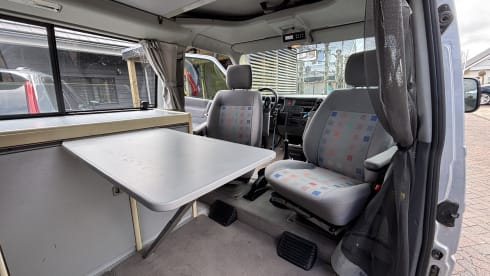 Harry  – Volkswagen California campervan a 4 posti del 2002