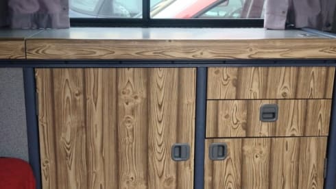 FREAK – Volkswagen T4 Westfalia CamperVan 4 seats Compact Versatile Hard Top