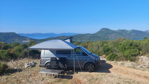 2p Volkswagen bus uit 2015