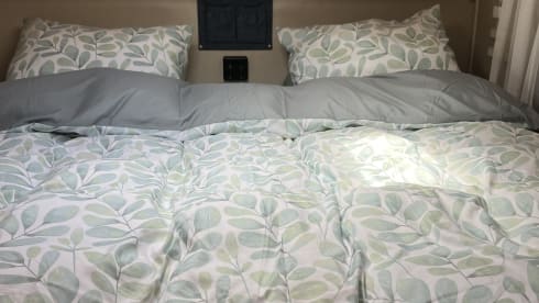 Beautiful Adria camper; single beds, air conditioning and large garage
