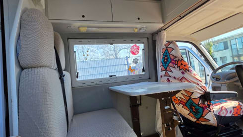 Johnnie – 2p Peugeot bus uit 2002