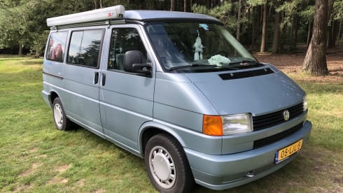 Bussie – 4p Volkswagen bus from 1996