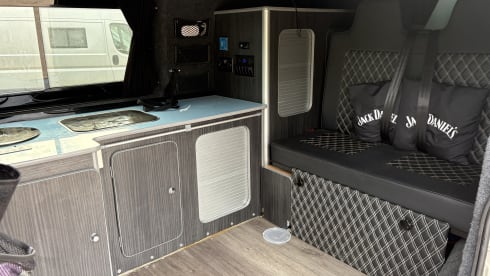 Camo – Off Grid 4 berth Campervan