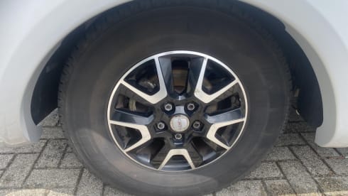 4p LMC integral lifting bed and round seating area from 2015