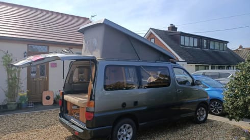 Dallas – 5 berth Toyota campervan from 1995