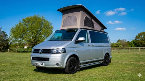 Dora the Explorer – VW Transporter Campervan | Sleeps 4 | Pop-Top Adventure Van