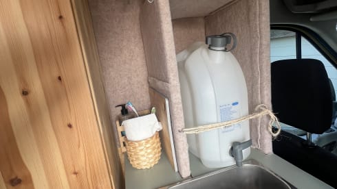 Banana – 2p Ford campervan uit 2018