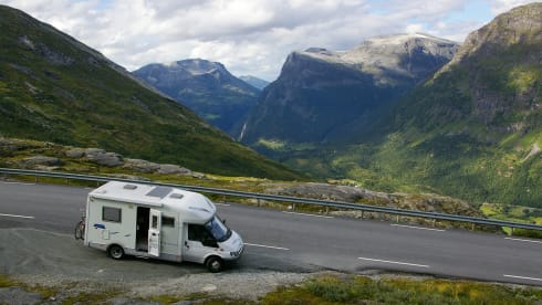 “Star” – Compact semi-integrated motorhome
