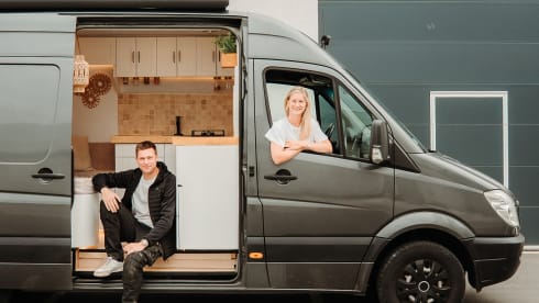 Luxury Off-Grid Mercedes Sprinter (3p) – Self-sufficient travel in style!
