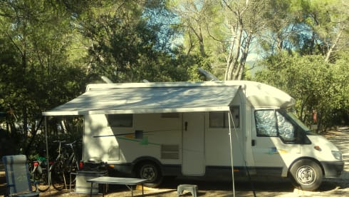 Welcome 74 – Nice 2-person Chausson "freedom and comfort on wheels" for B driving license