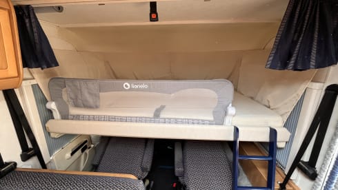 Hymer integraal B644 uit 1999 treinzit en hefbed