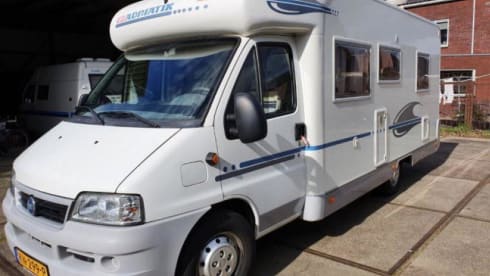 4 person Adriatik 650 semi-integrated from 2006
