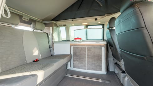 Luxury Volkswagen bus 6.1 California Ocean