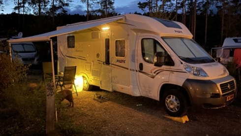 Spacious luxury 4 person Pilote camper many extras Queens bed semi-integrated 2013