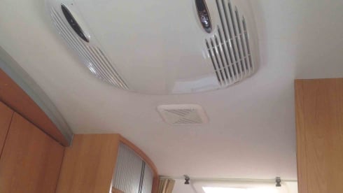 Dethleffs A5881 – Luxury 6-person Dethleffs camper 2x Airco, Navi, bunk bed